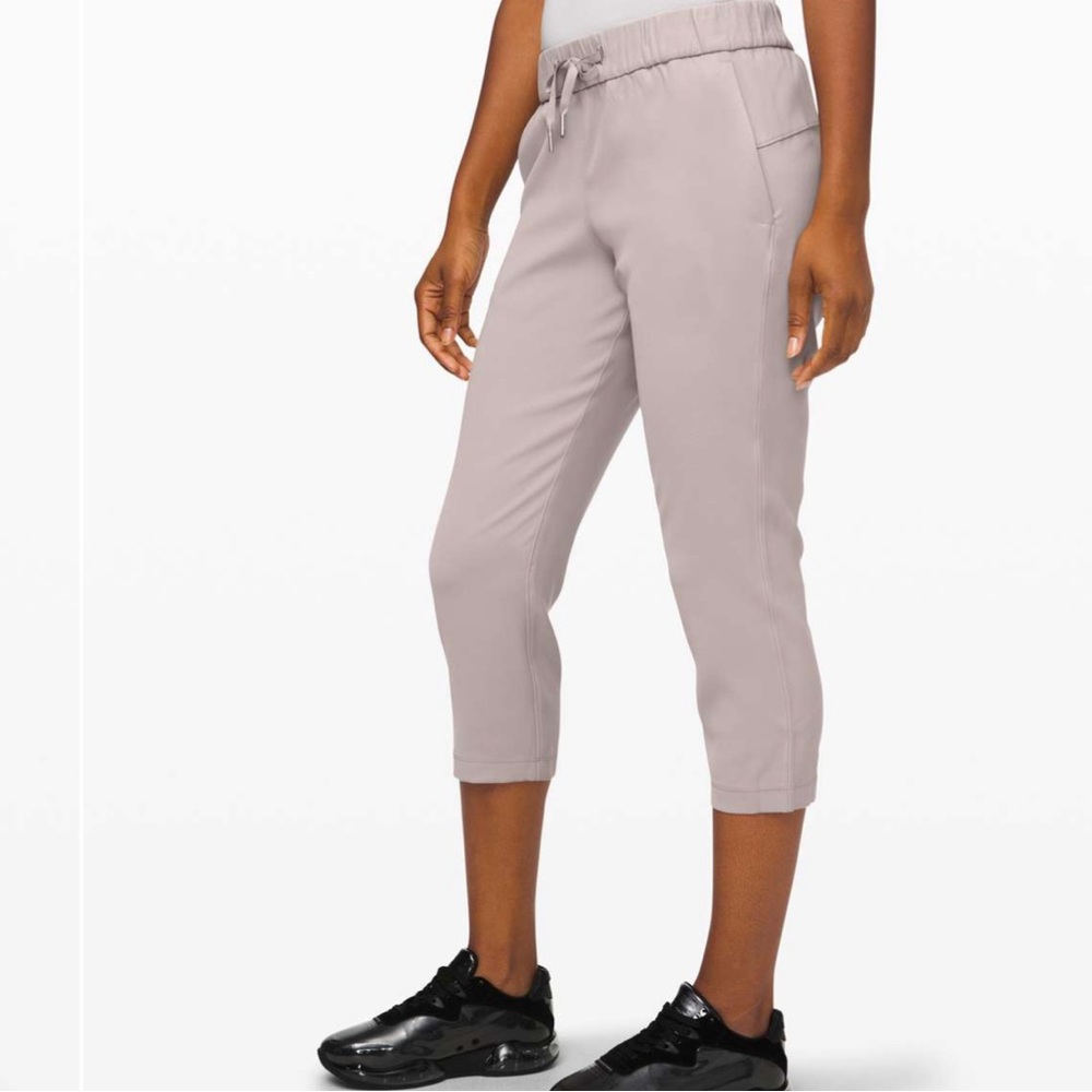 Lululemon On the Fly Crop 23" *Woven